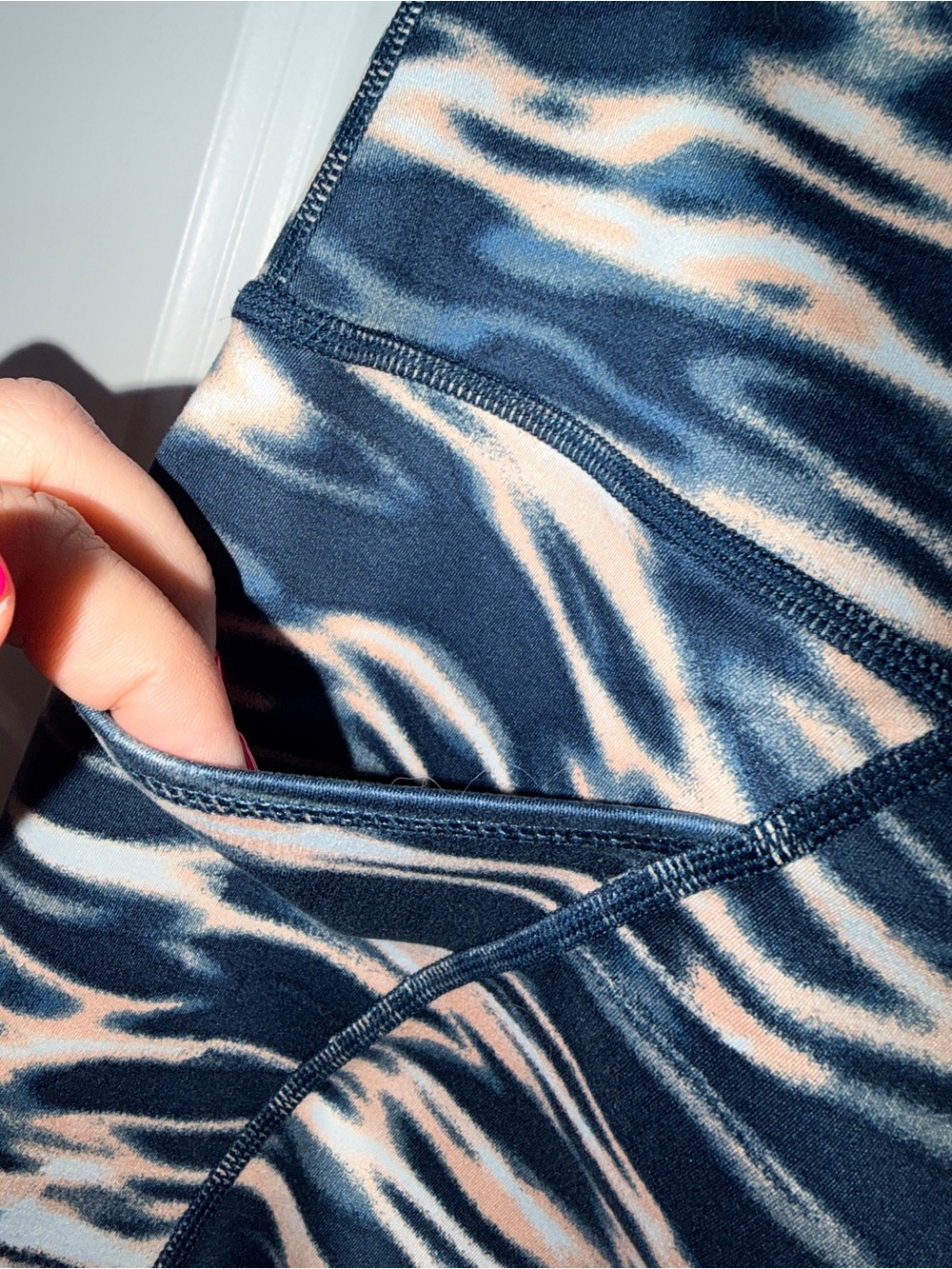 Sweaty Betty Sculpt Yoga Leggings 7/8 Length Stellar Blue Water Print, Size XL - Picture 8 of 12